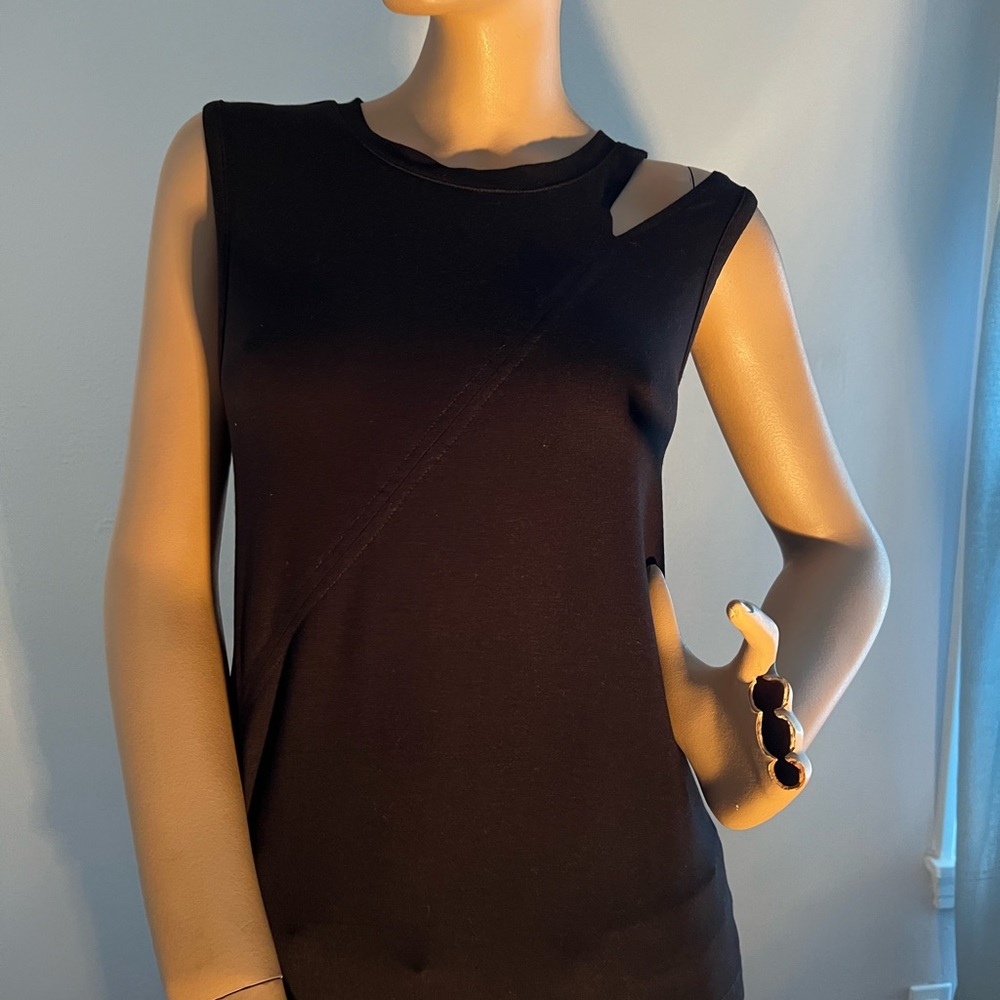 Elegant Black Sleeveless Knit Tee